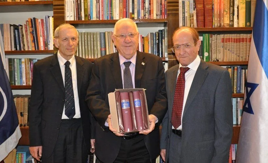 מימין: פרופ' מיכאל קורינאלדי, נשיא המדינה, ופרופ' בנציון שרשבסקי